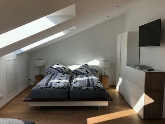 Cozy Rooftop Next To The English Garden, 60qm * Munich